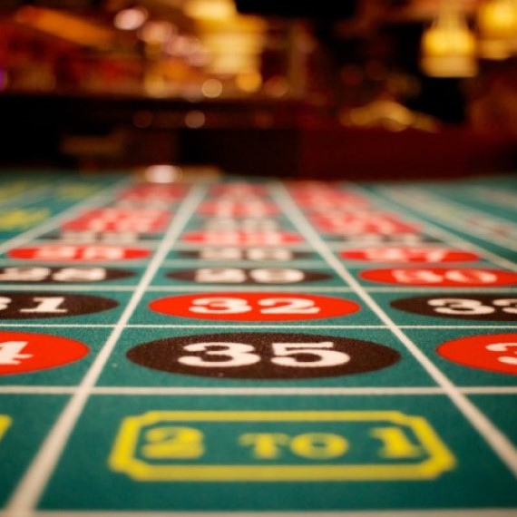 Ruletas RNG vs mesas de casino en vivo